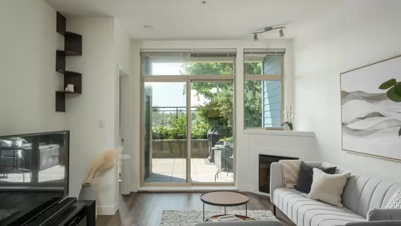 211 688 E 17TH AVENUE image #1