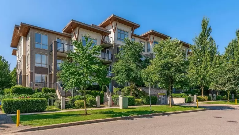 310 15918 26 AVENUE image #1