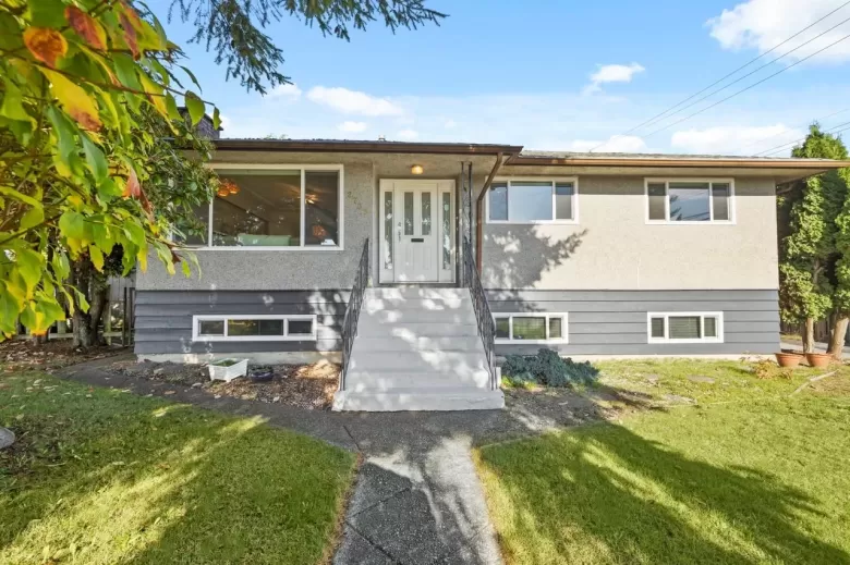 2733 KEMPTON PLACE, Vancouver, BC