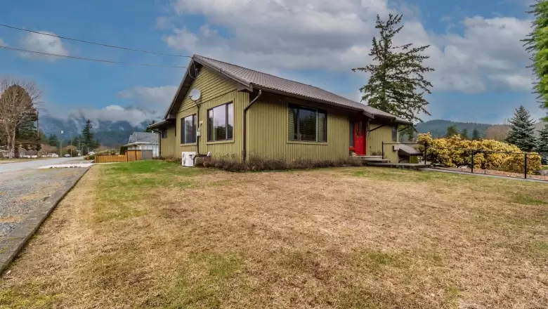 398 DEWDNEY AVENUE image #1