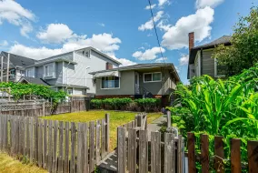 4826 EARLES STREET, Vancouver East, Vancouver, BC