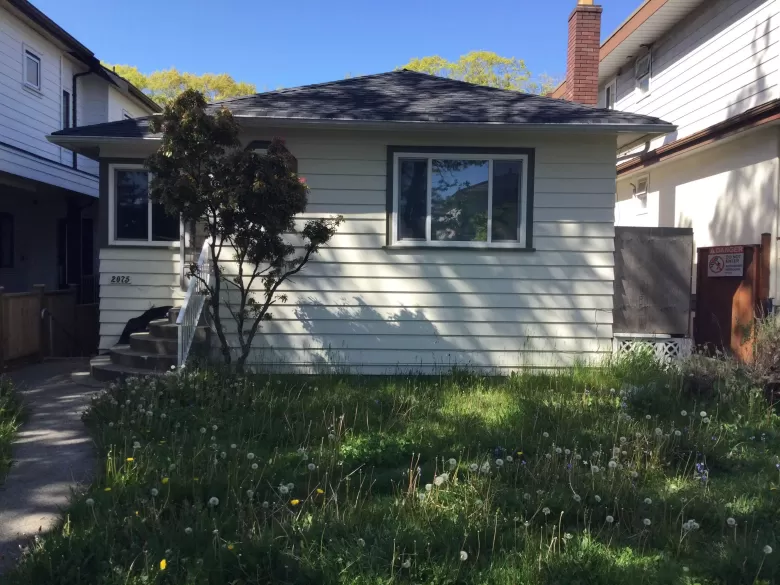 2075 E 44TH AVENUE image #1