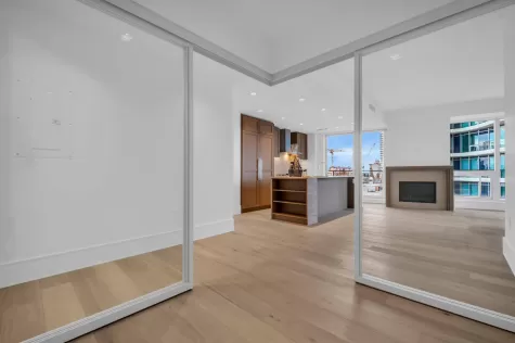 804 1500 MARTIN STREET image #1