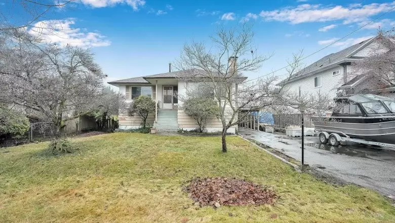 11834 87 AVENUE image #1