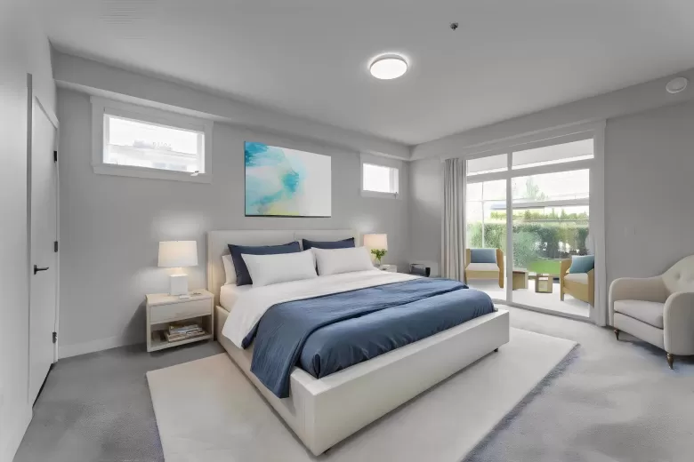 117 20686 EASTLEIGH CRESCENT image #1