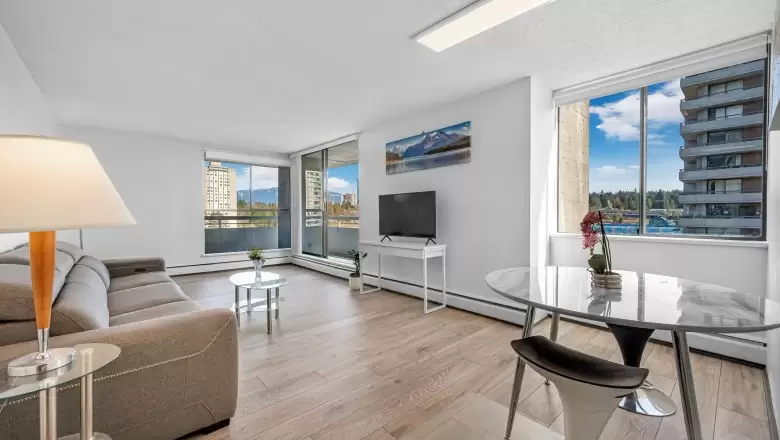 1002 3737 BARTLETT COURT image #1