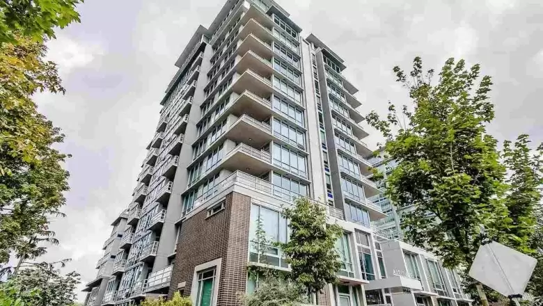 006 9060 UNIVERSITY CRESCENT image #1