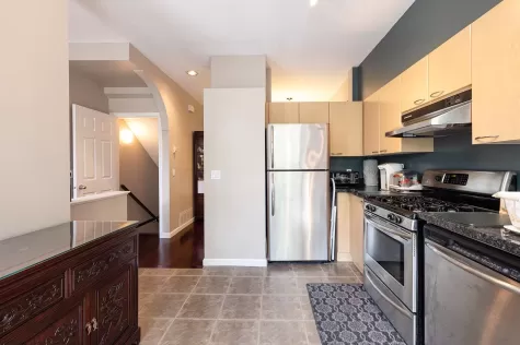 28 3711 ROBSON COURT image #1