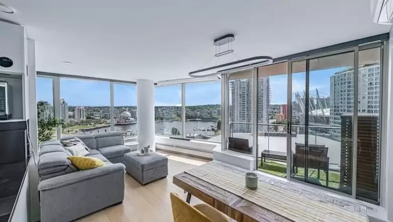 2505 689 ABBOTT STREET image #1