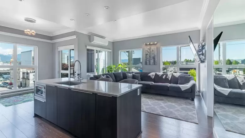 424 1588 E HASTINGS STREET image #1