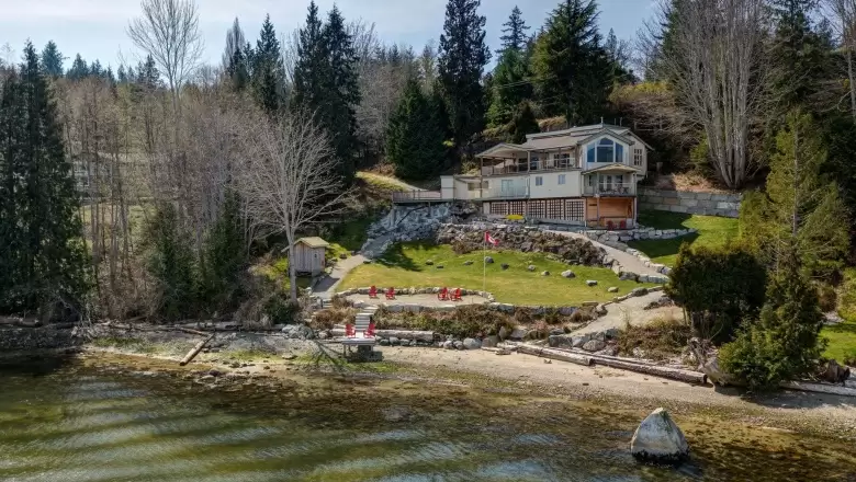 6374 N GALE AVENUE, Sechelt, BC