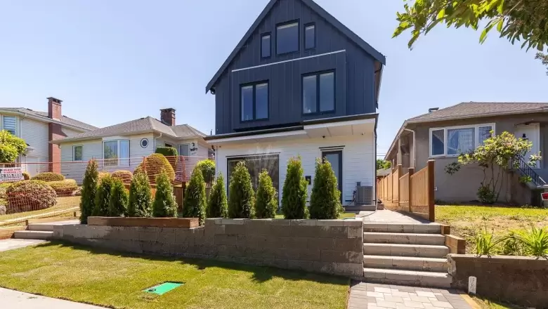 2646 E 4TH AVENUE image #1