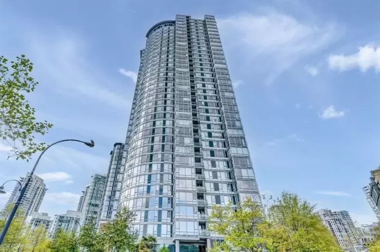 701 1033 MARINASIDE CRESCENT image #1