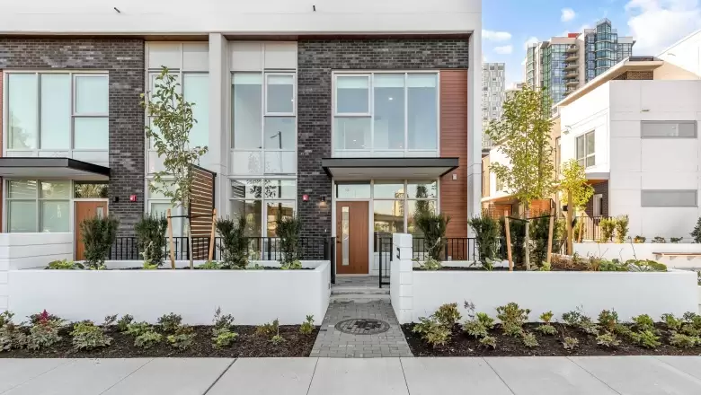 TH17 13428 105 AVENUE image #1
