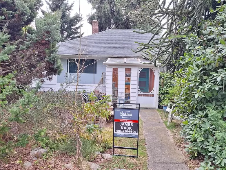 2966 E 8TH AVENUE image #1