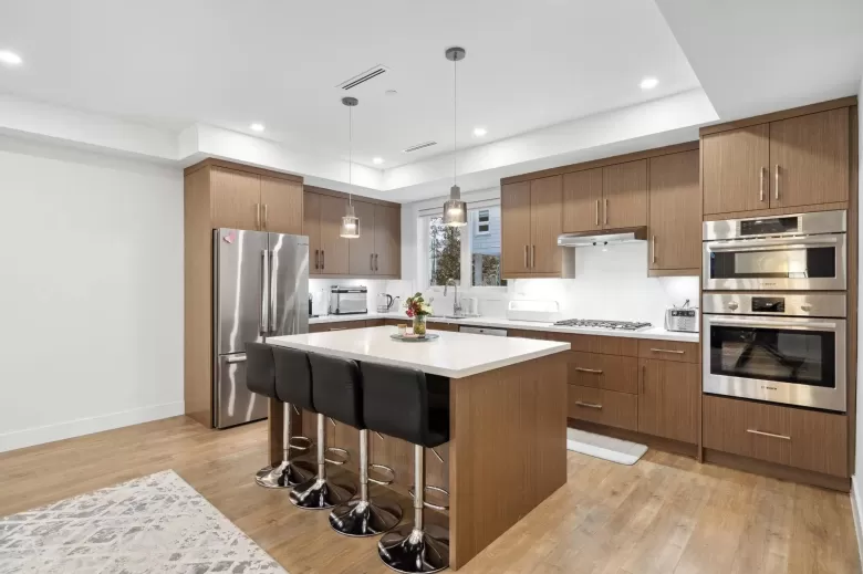 7 760 FORSMAN AVENUE image #1