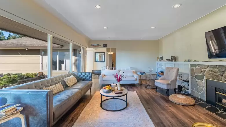 533 HADDEN DRIVE image #1