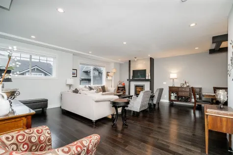 64 15988 32 AVENUE image #3