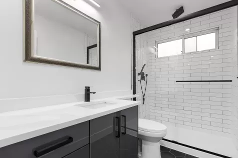 34684 LABURNUM AVENUE image #1