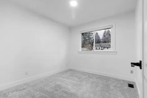 34684 LABURNUM AVENUE image #3