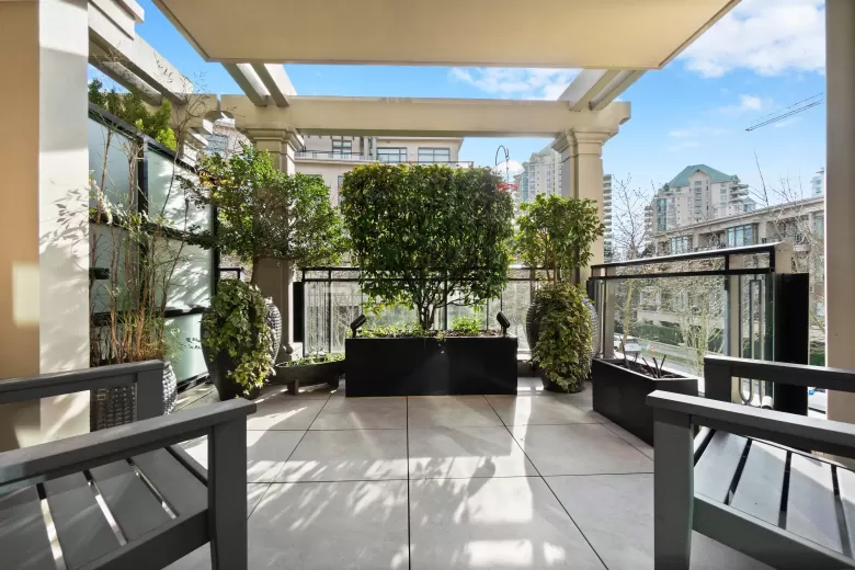 201 533 WATERS EDGE CRESCENT image #1