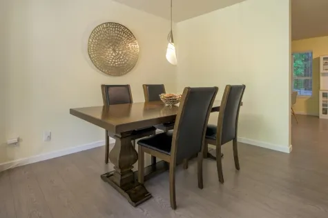 14 241 PARKSIDE DRIVE image #1