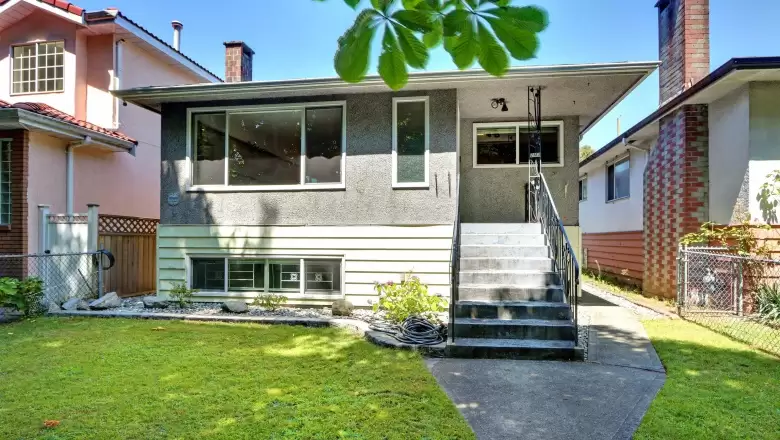 2163 WAVERLEY AVENUE image #1