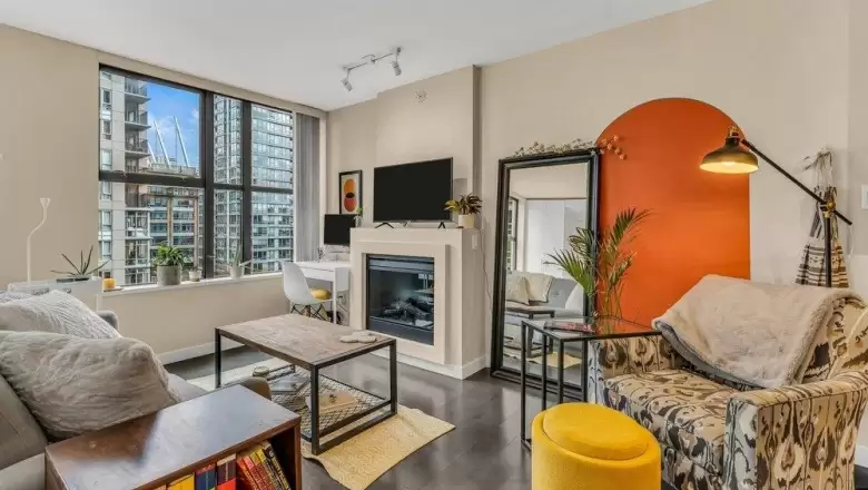 702 989 BEATTY STREET, Vancouver, BC