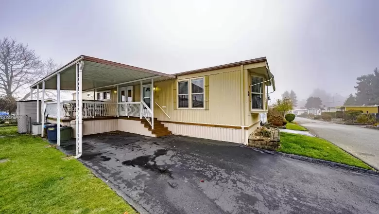 52 15875 20 AVENUE image #1