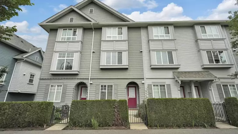 10 5858 142 STREET image #1