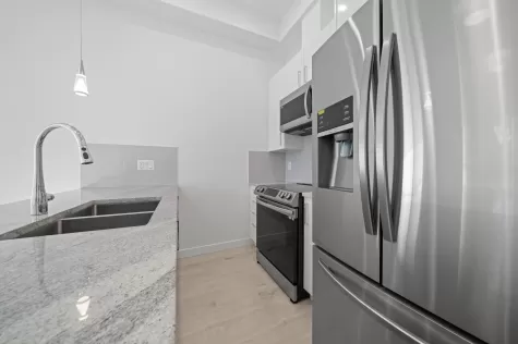 106 20362 72B AVENUE image #2