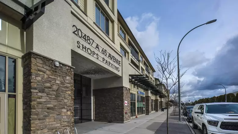 A404 20487 65TH AVENUE image #1