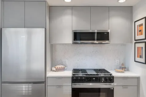 606 638 BEACH CRESCENT image #2