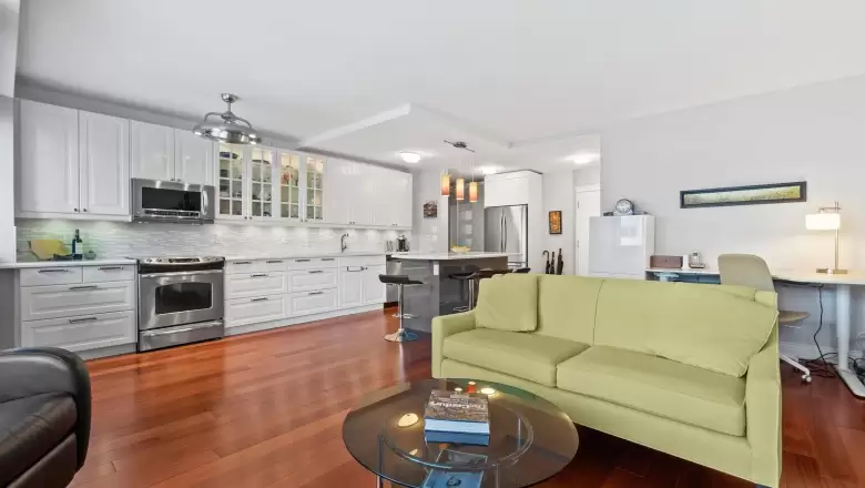 106 1949 BEACH AVENUE image #1