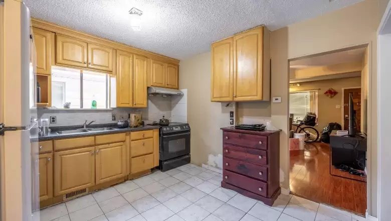4940 KILLARNEY STREET image #1