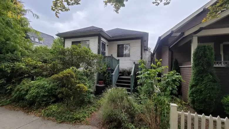 878 E 37TH AVENUE image #1