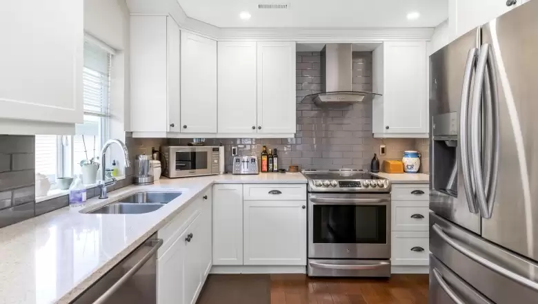 29 17516 4 AVENUE image #1