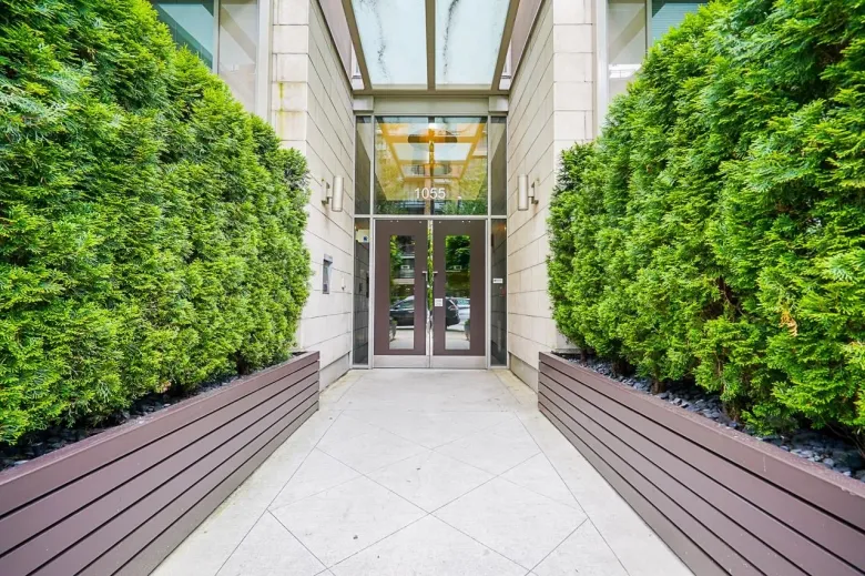 210 1055 RICHARDS STREET image #1