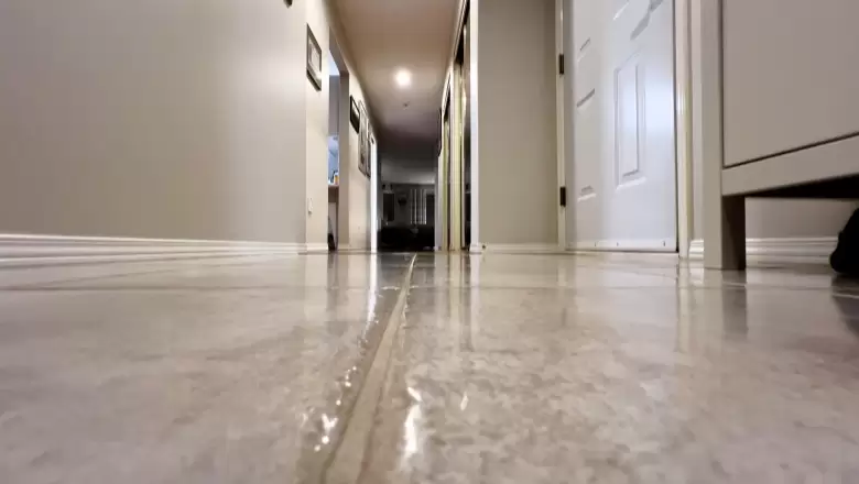 256 13888 70 AVENUE image #1