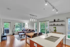 216 221 E 3RD STREET, North Vancouver, North Vancouver, BC