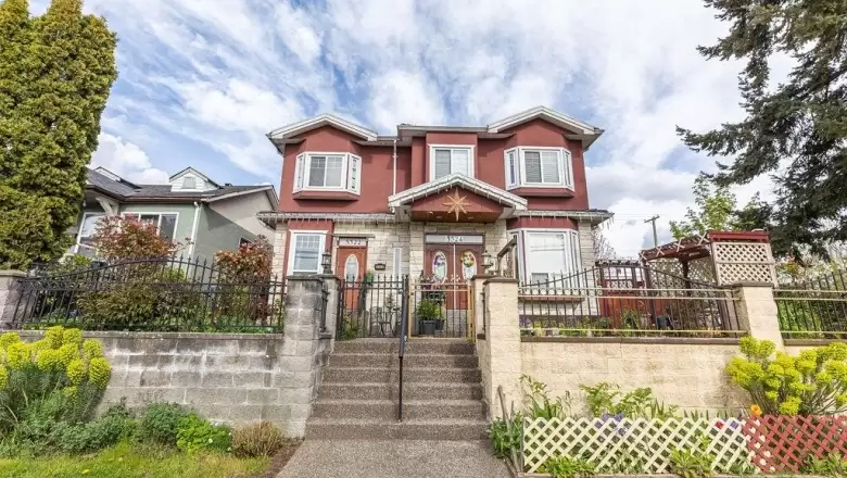 5322 FRASER STREET image #1