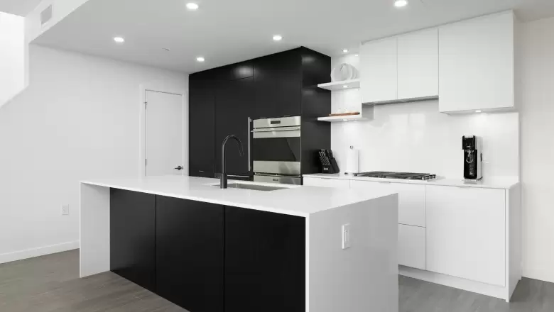 804 210 E 5 AVENUE image #1
