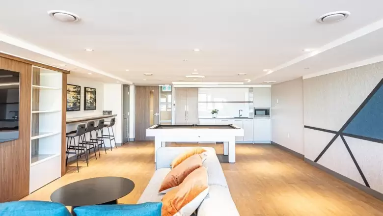 812 8160 MCMYN WAY image #1