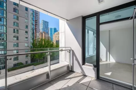 702 885 CAMBIE STREET image #2