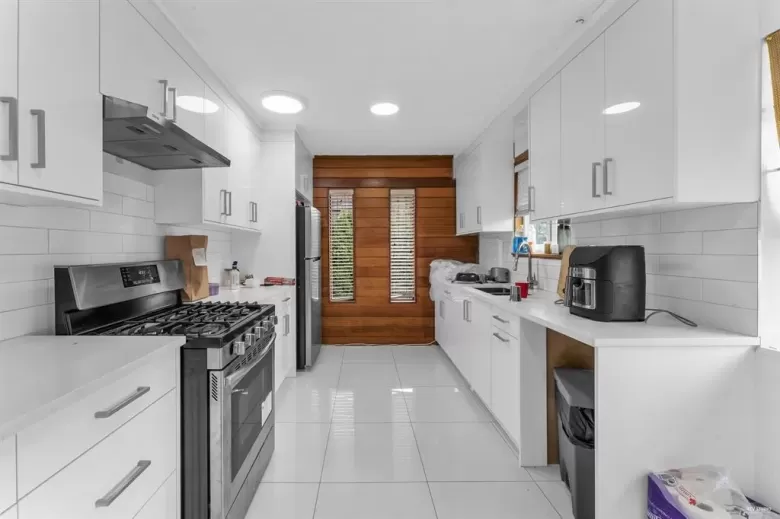 11277 91 AVENUE image #1