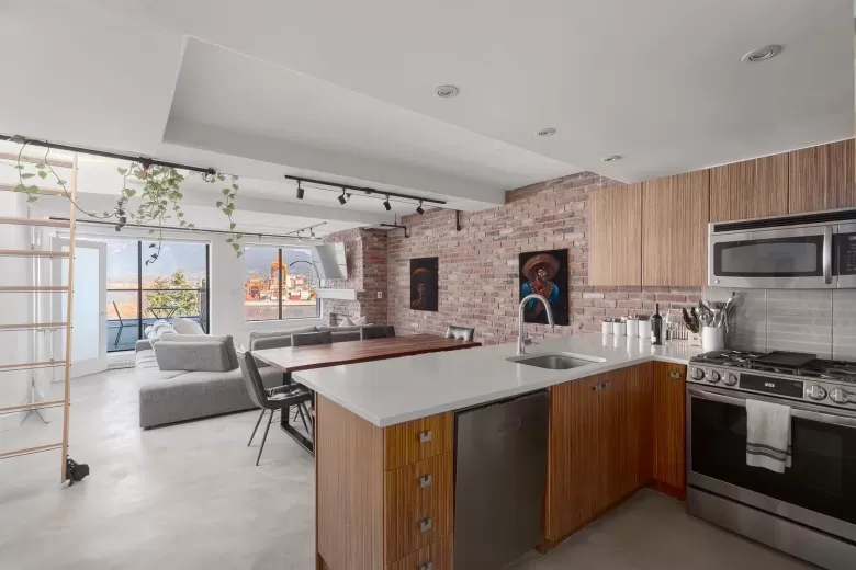 801 27 ALEXANDER STREET image #1