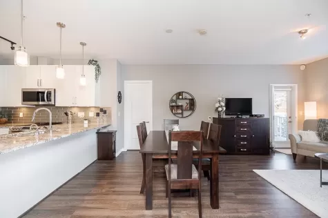 213 6490 194 STREET image #1
