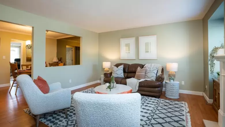 7 6380 48A AVENUE image #1