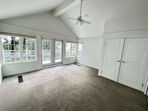 4043 ROSE CRESCENT image #1