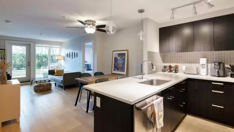 313 2477 CAROLINA STREET image #1